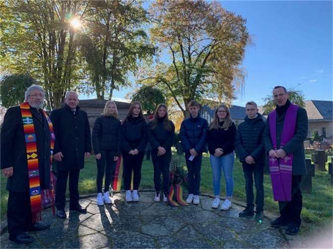 Die Schülerinnen und Schüler der Klasse 10c lenkten den Blick nicht nur auf die Vergangenheit.  Foto: IGS