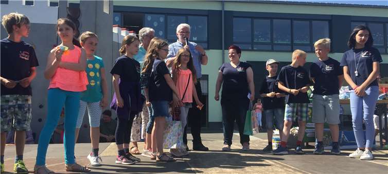 Die Schülerinnen und Schüler der Klasse 4b freuten sich sehr über die ihnen entgegengebrachte Anerkennung.privat