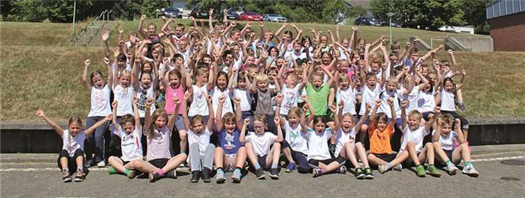 Die Schülerinnen und Schüler der Margaretha-von-Arenberg Grundschule freuen sich über ihren erfolgreichen LebensLauf. Privat