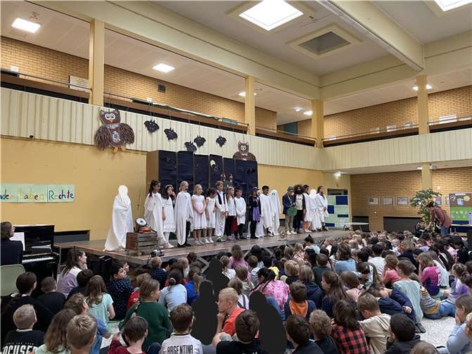 Die Schülerinnen und Schüler der Musical-AG führten das „Grusical“ „Geisterstunde auf Schloss Eulenstein“ von Peter Schindler auf. Foto: privat