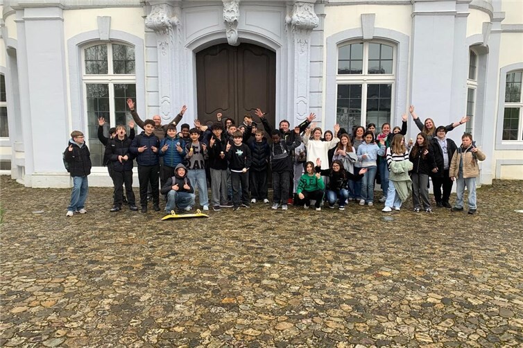 Die Schülerinnen und Schüler der Musical-AG proben in Neuwied.