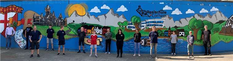 Die Schülerinnen und Schüler der Realschule plus Cochem haben ihren Schulhof künstlerisch gestaltet. Quelle: Realschule plus Cochem