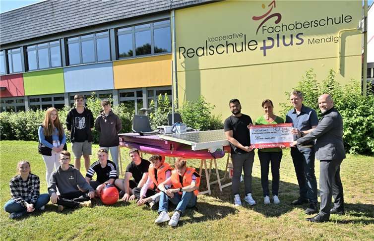 Die Schülerinnen und Schüler der Realschule plus und FOS Mendig waren bei der Solarbootregatta erfolgreich.  Foto: privat