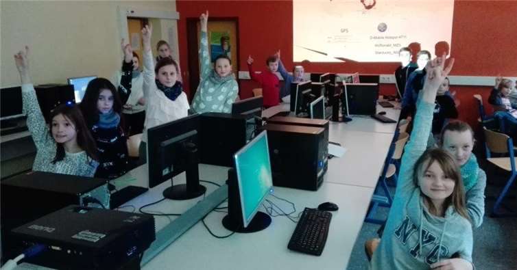 Die Schülerinnen und Schüler der fünften Klasse setzten sich einen Vormittag lang mit Nutzen und Risiken von Internet und anderer Medien auseinander. RWG