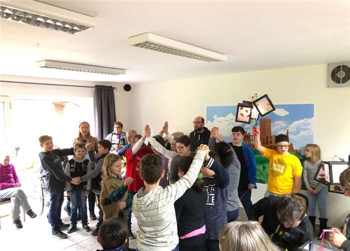 Die Schülerinnen und Schüler des Singkreises der Burgweg-Schule hatten sich auf den Martinstag vorbereitet. Foto: privat