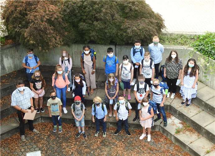 Die Schülerinnen und Schüler erhielten Mund-Nasen-Masken.