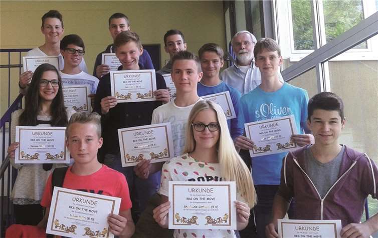 Die Schülerinnen und Schüler erhielten Urkunden und kleine Sachpreise durch die Schulleitung überreicht.privat