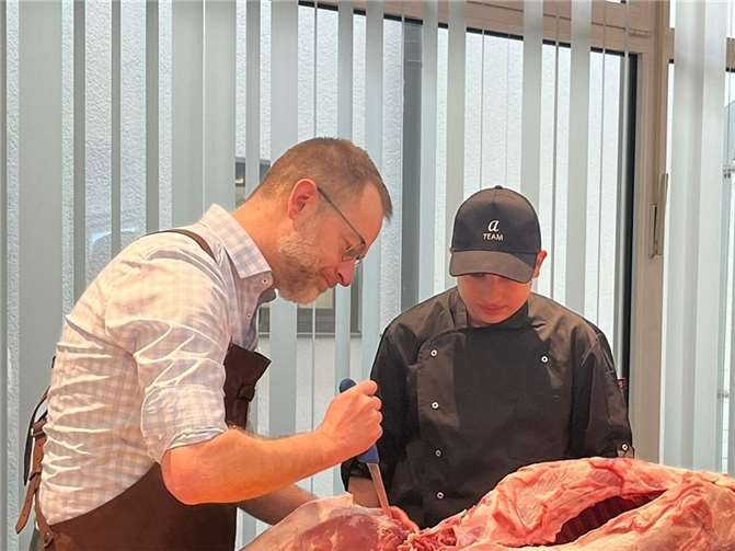 Die Schülerinnen und Schüler erlebten eine spannende Betriebsbesichtigung. Foto: Linda Pfannschmidt