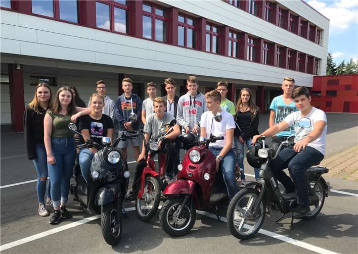 Die Schülerinnen und Schüler freuen sich sehr über die Möglichkeit, die ihnen die Brohltalschule bietet.privat