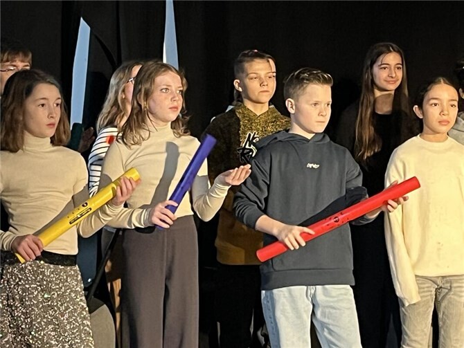 Die Schülerinnen und Schüler hatten für die Besucher auch ein Bühnenprogramm vorbereitet.