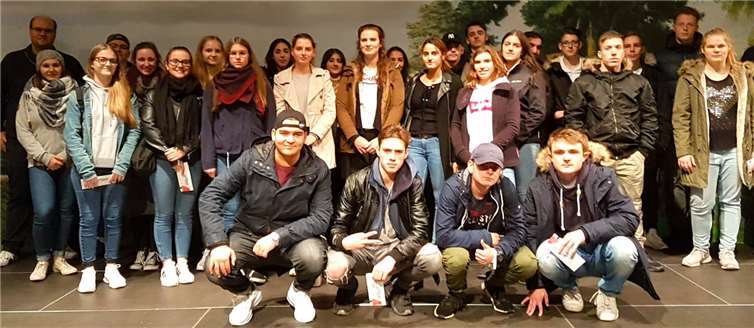 Ein eindrucksvolles Erlebnis Die Schülerinnen und Schüler informierten sich unter anderem über die Geschichte des Nürburgrings. privat