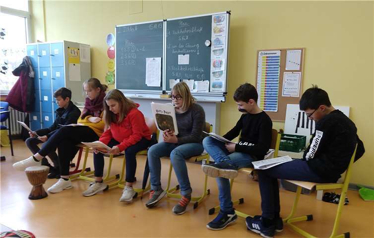 Die Schülerinnen und Schüler lasen den Grundschülern aus Harry Potter vor. Foto: privat
