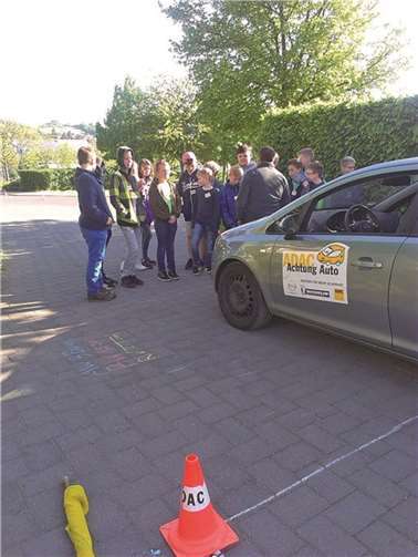 Die Schülerinnen und Schüler lauschten aufmerksam den hilfreichen Ausführungen. privat