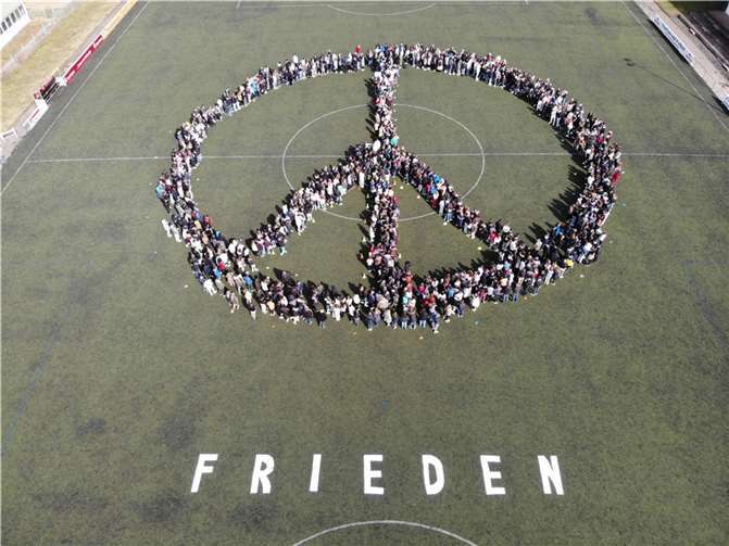 Die Schülerinnen und Schüler stzten ein weithin sichtbares Zeichen. Fotos: privat