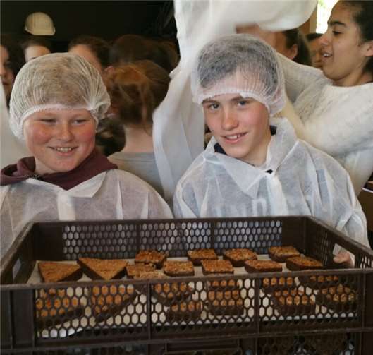 Die Schülerinnen und Schüler verbrachten einen spannenden Tag in der Großbäckerei.privat