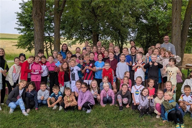 Die Schülerinnen und Schüler vor dem Start des Sponsorenlaufes.