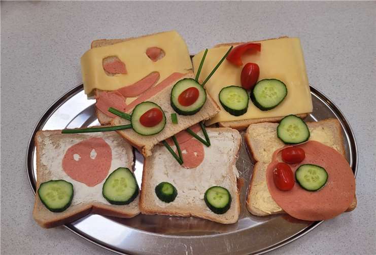 Die Schülerinnen und Schüler zauberten auch Brotgesichter.