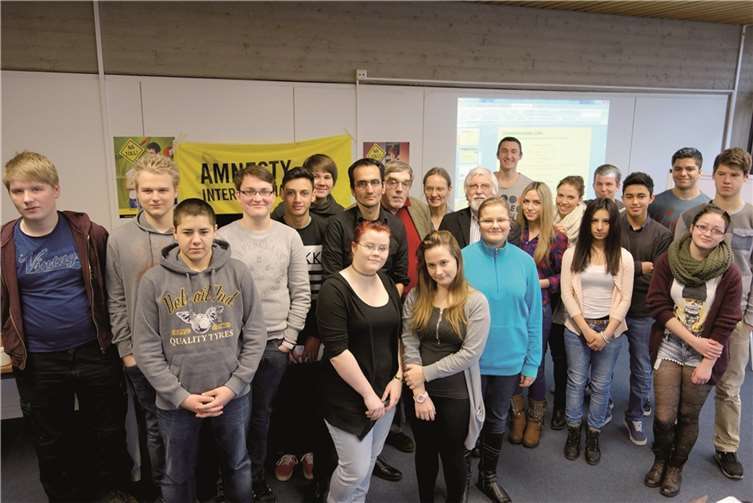 Die Schülerinnen und Schüler zeigten großes Interesse an der Arbeit von Amnesty International.privat