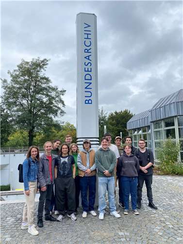 Die Schülerinnen und Schülern haben den Kurzfilm „Geschichte und Erinnerung- Das Bundesarchiv“ gesehen.  Foto: KuBa