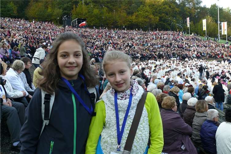 Die Schülerinnen waren begeistert von der Stimmung in der Pilgerarena.