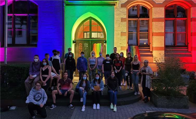 Die Schüler:innen wollten mit dieser Aktion zeigen, dass das Hilda-Gymnasium als Europaschule und Schule ohne Rassismus Vielfalt in jeglicher Hinsicht unterstützt und aktiv lebt.Foto: privat