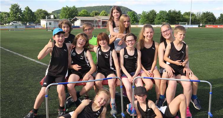 Die Schülerleichtathletik-Gruppe setzt sich aus Athletinnen und Athleten der SpVgg 04/13 Burgbrohl und des TUS Niederoberweiler zusammen. Foto: SpVgg Burgbrohl