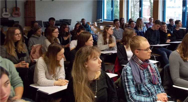 Die Schülerschaft der Leistungskurse. Fotos: privat