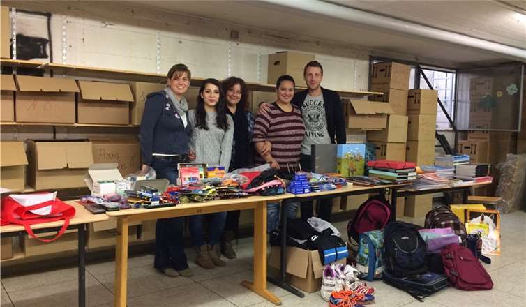 Die Schülersprecherinnen der Barbarossaschule organisierten eine gelungene Hilfsaktion für Flüchtlingskinderprivat