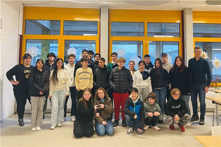 Die Schülervertretung (SV) der Erich-Kästner Realschule plus Bad Neuenahr-Ahrweiler hat sich erfolgreich zu ihrer ersten Arbeitssitzung im neuen Jahr zusammengefunden.  Foto: Erich-Kästner-RS+