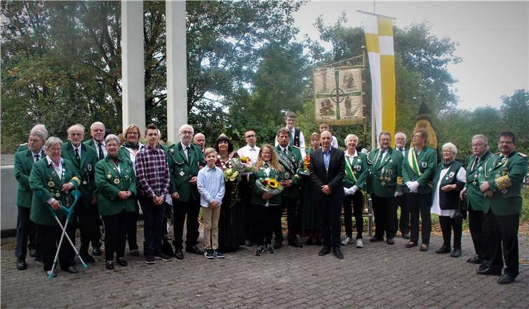 Die Schützen der St. Georg Schützenbruderschaft Irlich feierten ihre neuen Majestäten.  Herbert Klein