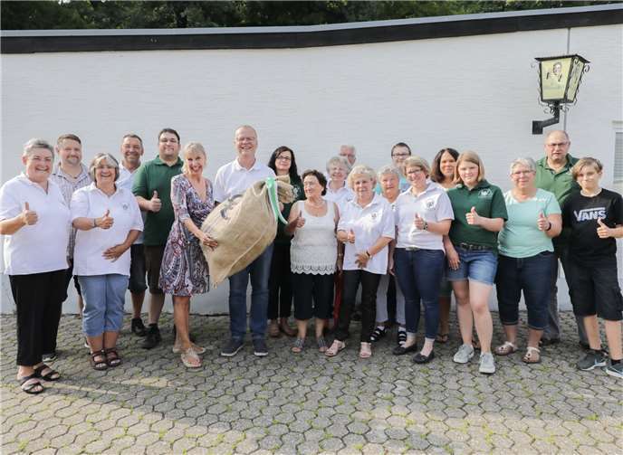 Die Schützen hatten sich in diesem Jahr für eine Spende an den Bunten Kreis entschieden. -CEW-