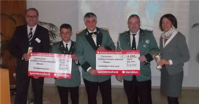 Die Schützen vom Bezirksverband Maria Laach freuten sich, die Spende überreichen zu können. Privat
