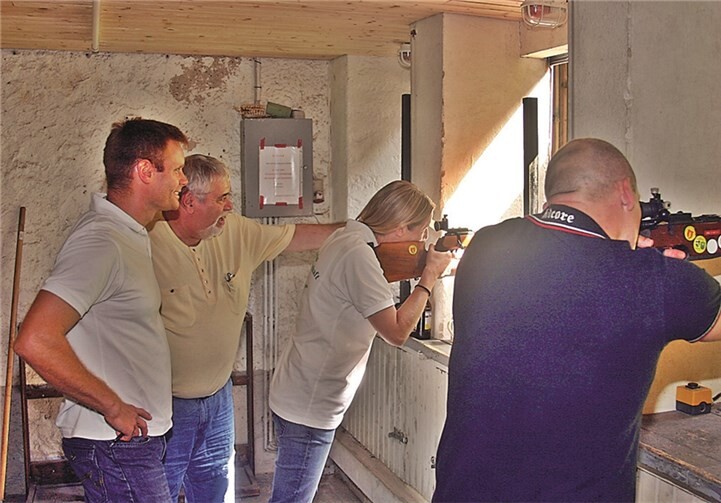 Die Schützen waren bei den einzelnen Disziplinen konzentriert bei der Sache. RÜ