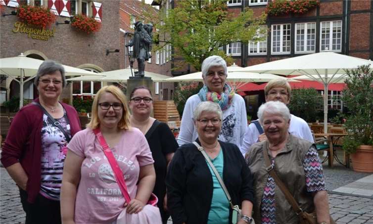 Die Schützendamen in bester Laune beim Bummel durch Münster. Privat