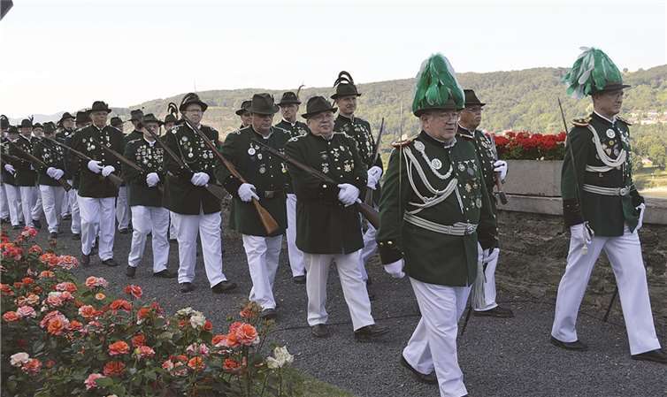 Die Schützengesellschaft Remagenbegleitete die Prozession.
