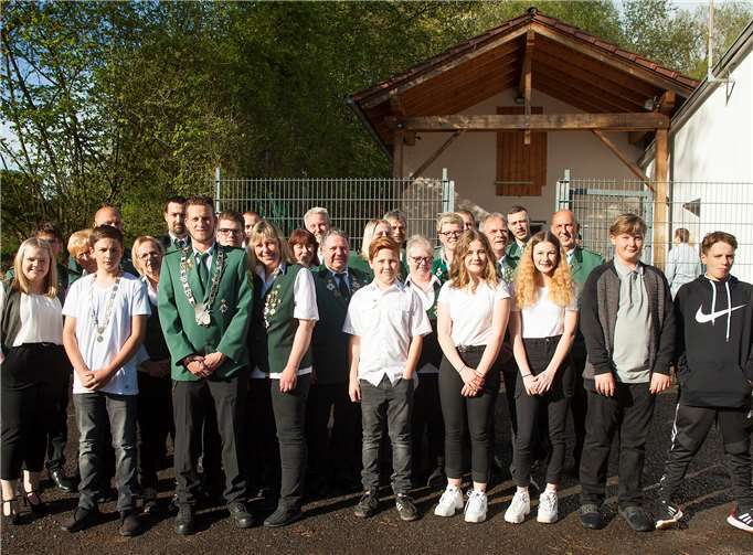 Die Schützengilde Giershofen mit ihren neuen Majestäten. Foto: Wolfgang Tischler