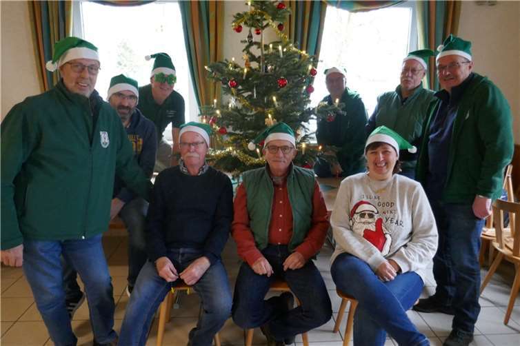 Die Schützengruppe aus Alzheim beim Nikolausschießen in Obermendig.  Foto: privat