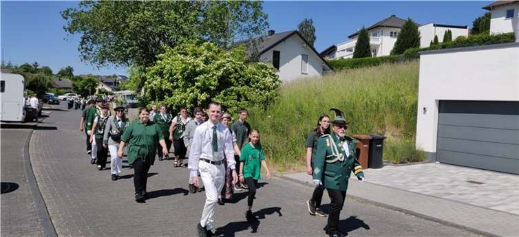 Die Schützenjugend des Bezirksverbandes Pellenz beim Festumzug.