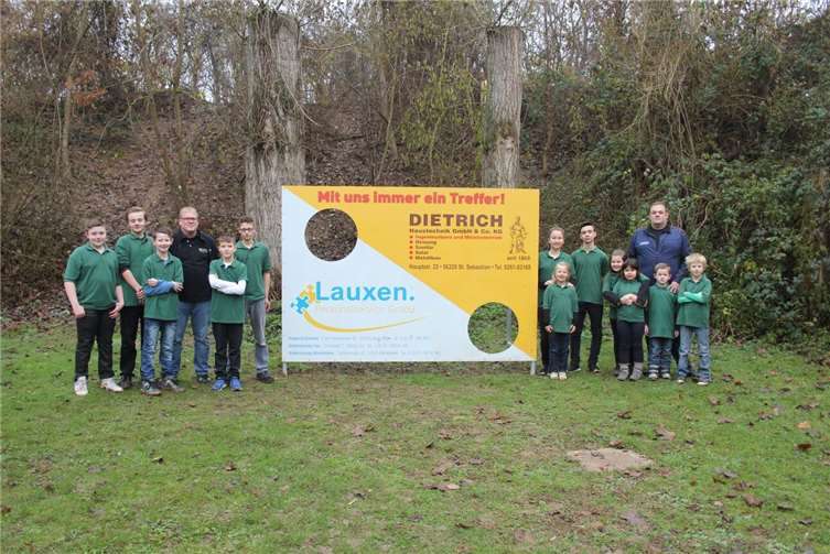 Die Schützenjugend freut sich, dass nun eine Torwand auf dem Gelände der Schützenbruderschaft zur Verfügung steht. privat