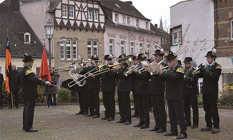 Die Schützenkapelle Mendig gestaltete den musikalischen Rahmen der Gedenkstunde. ET