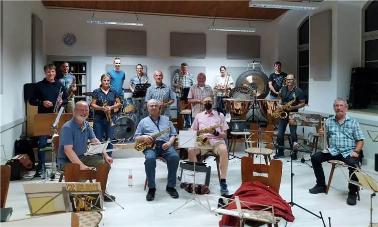 Die Schützenkapelle Mendig im neugestalteten Proberaum.Foto: Stephan Geisen