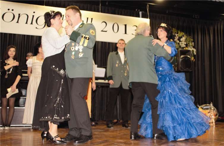 Die Schützenmajestäten bei ihrem Ehrenwalzer.