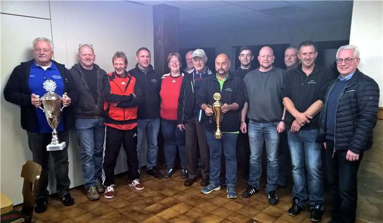 Die Schützenvereine Schützengilde Raubach e.V. und der Kleinkaliber Schützenverein Döttesfeld e.V. trafen sich im Schützenhaus Döttesfeld zum traditionellen Schießen um die Amtspokale der Verbandsgemeinde Puderbach.privat