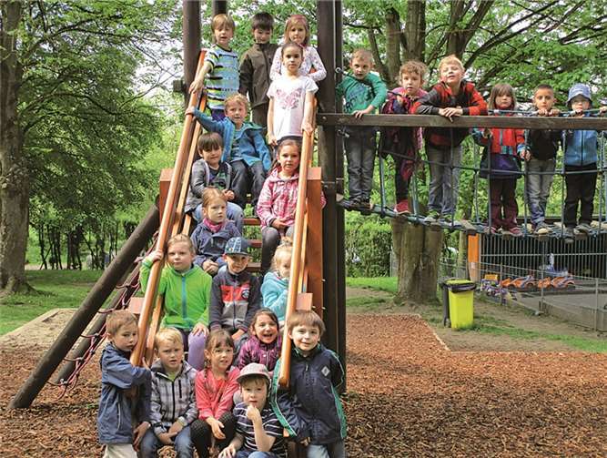 Die Schukis auf dem Spielplatz.