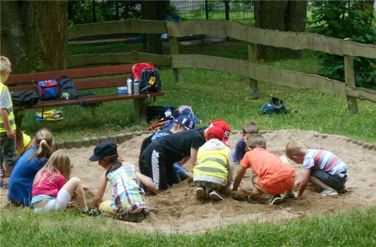 Die „Schukis“ lernten ihre zukünftigen Schulpaten spielerisch kennen. privat