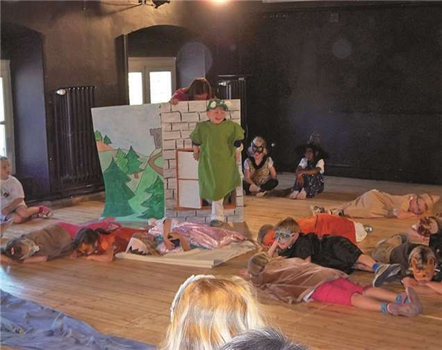 Die Schukis verabschiedeten sich mit ihrem Theaterstück „Der Drache und die Prinzessin.“privat