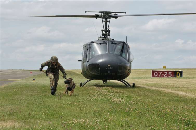 Die Schule für Diensthundewesen der Bundeswehr lädt zum Tag der offenen Tür ein. Natürlich werden dabei auch Diensthundeteams in Vorführungen zu sehen sein.Privat