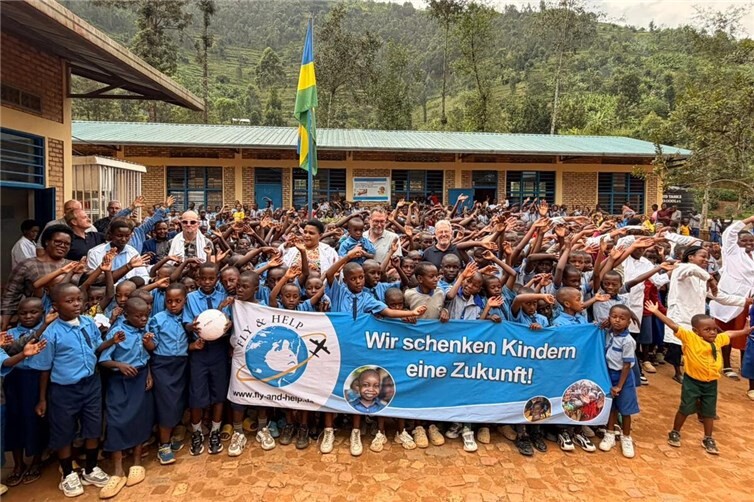 Die Schule wird von mehreren hundert Kindern besucht. 