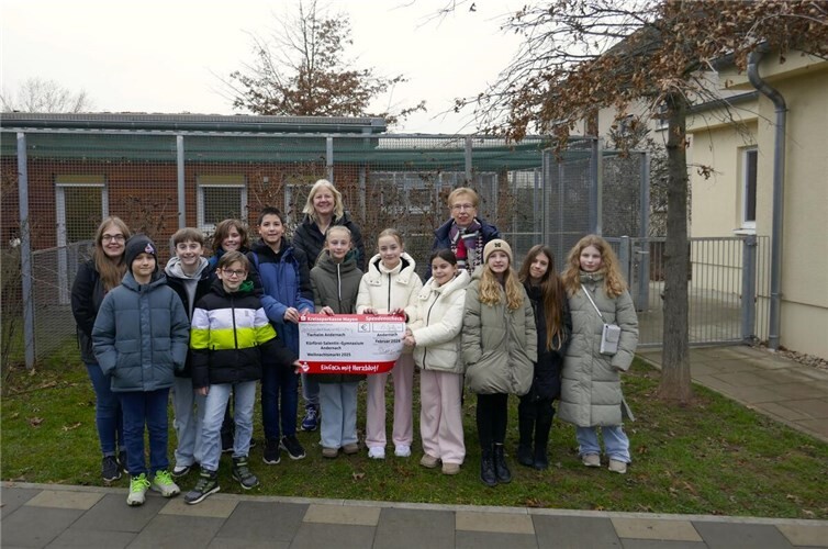 Die Schulgemeinschaft KSG aus Andernach spendete dem Tierschutzverein Andernach u.U. e.V. 652 Euro zur Unterstützung ihrer Arbeit.Foto: privat