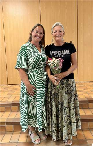 Die Schulgemeinschaft dankte Frau Schlegel für ihren ausführlichen Zeitzeugenbericht an der Schule.